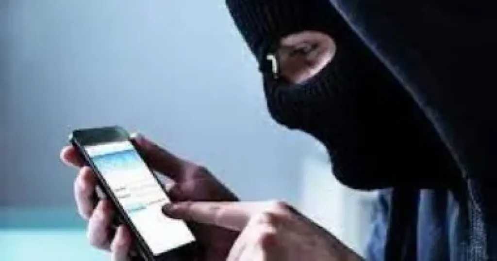 6 علامات تكشف تطبيقات التجسس على هاتفك المحمول