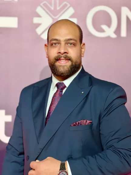 المخرج مؤمن وائل.. العلامة التجارية للأعمال الرمضانية يسطع في AUC ويؤكد مكانته ببصمة إخراجية مميزة