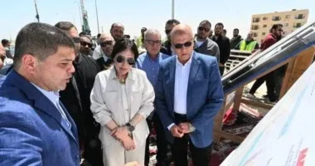 وزيرة الإسكان 