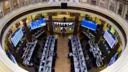 الأخضر يكسو شاشات البورصة.. ”التكنولوجيا والمقاولات” يقودان قطار الأرباح