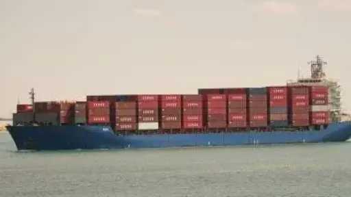 ترامب: سوف نفرض رسوم عبور على السفن من مضيق هرمز