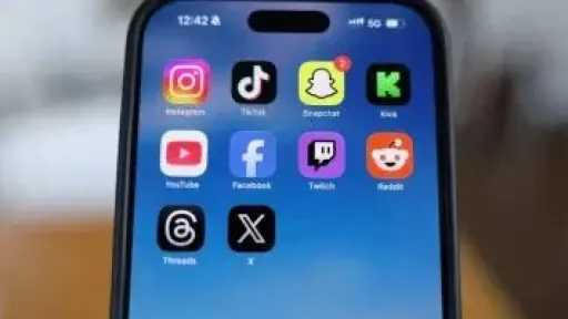 اليونان تحظر السوشيال ميديا للأطفال تحت 15 عاما وتفرض غرامة على المخالفين