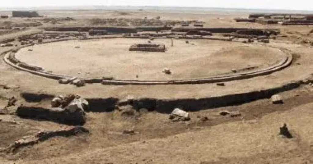 اكتشاف بقايا معبد الإله بلوزيوس بتل الفرما بمدينة بلوزيوم الأثرية شمال سيناء