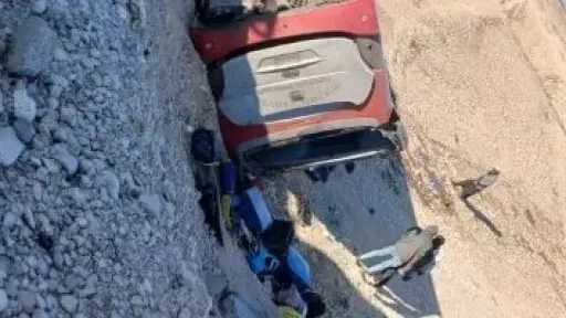 ارتفاع عدد المصابين لـ 42 شخصا فى حادث انقلاب أتوبيس على طريق قنا _ سوهاج