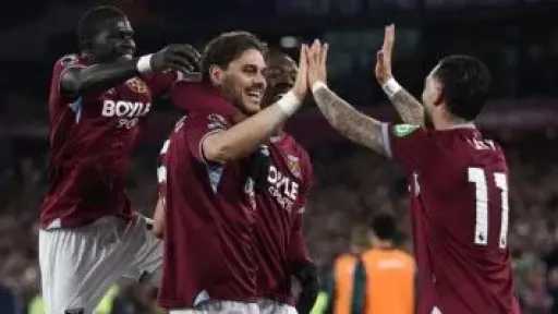 وست هام يسحق وولفرهامبتون برباعية في الدوري الإنجليزي