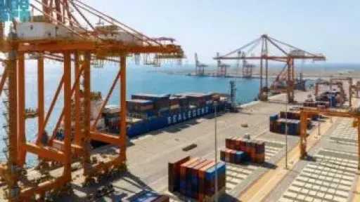 صفقة من العيار الثقيل.. الإسكندرية للحاويات تحسم بيع حصتها فى شركة موانئ مصر