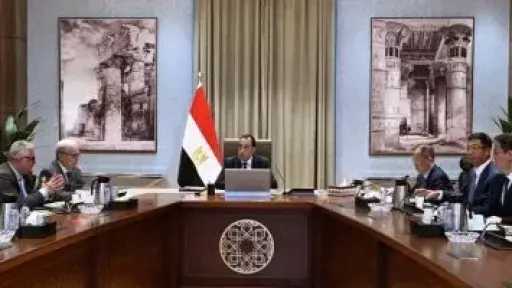 رئيس الوزراء يستعرض مع رئيس شركة خينان تشهنجفو الصينية خطة إقامة مصنع ضخم للألومنيوم
