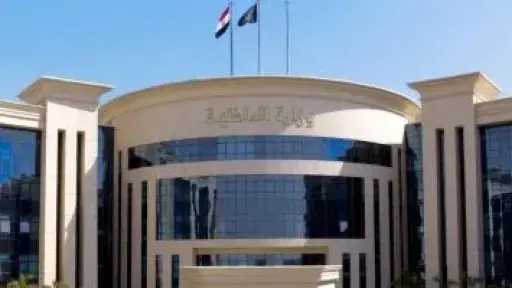 وزارة الداخلية تنهي خدمة فرد شرطة أساء معاملة سائح بقرار حاسم