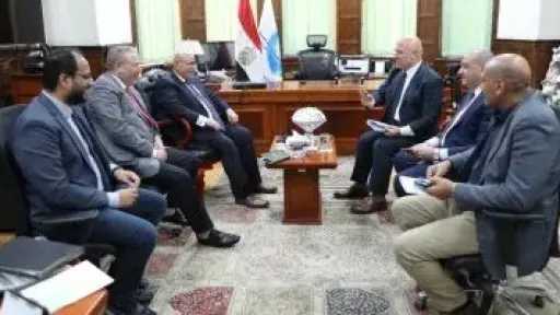 رئيس القابضة للمياه يناقش تحسين خدمات مياه الشرب والصرف الصحي