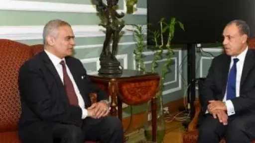 وزير الخارجية يستقبل رئيس اللجنة الوطنية لشئون اللاجئين