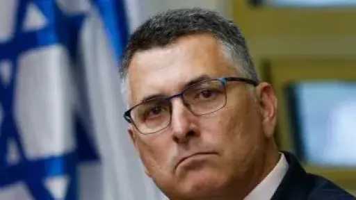 ساعر يربط نزع سلاح حزب الله بالتطبيع.. وصواريخ من جنوب لبنان نحو الجليل