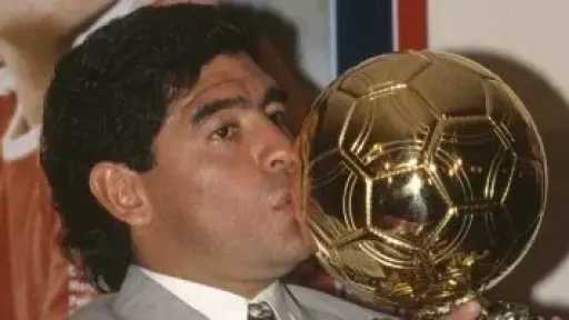 محاكمة مارادونا تعود للواجهة.. هل قُتل الفتى الذهبي؟