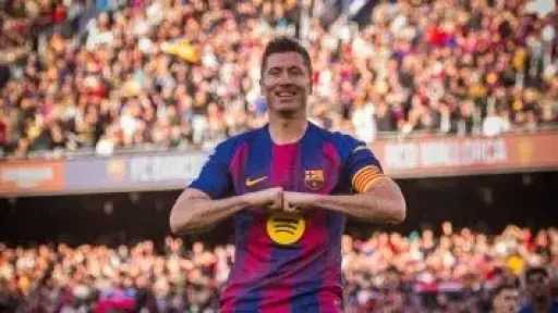 ليفاندوفسكي يرفض عرض برشلونة لتجديد عقده