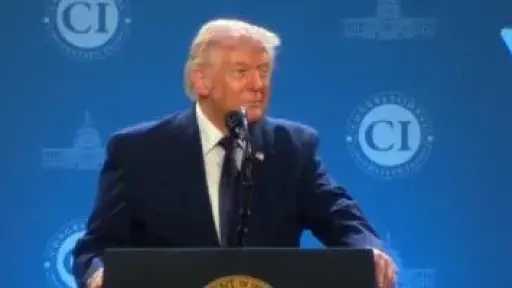 نفط مجانى ومضيق هرمز حر.. ترامب يكشف ملامح اتفاق محتمل مع إيران