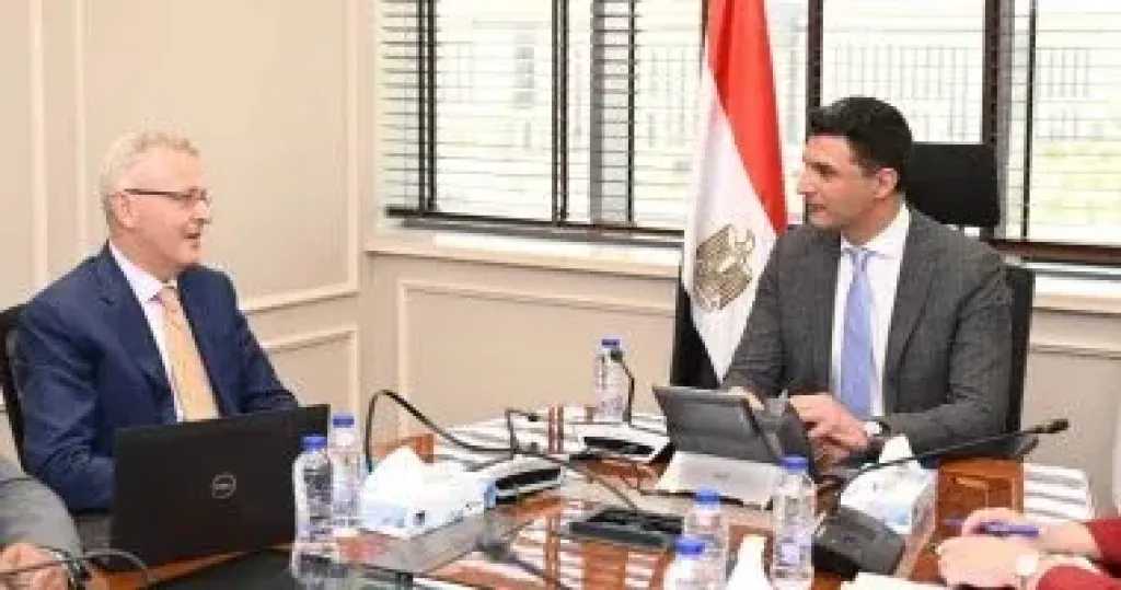 وزير الصناعة يبحث مع شركة ”جي بي أوتو” مشروعاتها الحالية وخططها المستقبلية