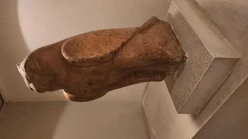 بعض تماثيل وكنوز مصر القديمة بمتحف الأقصر