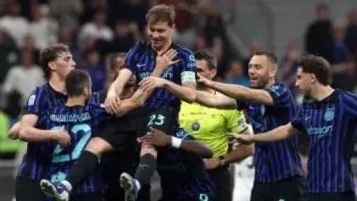 إنتر ميلان يكتسح كالياري بثلاثية ويقترب خطوة من الدوري الإيطالي.. فيديو