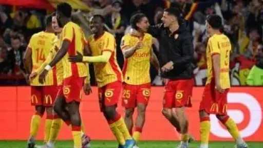 لانس يهزم تولوز بريمونتادا مثيرة في الدوري الفرنسي