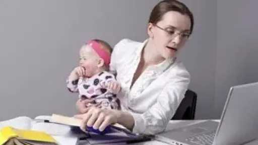 تفاصيل تعويض أجر للمرأة المؤمن عليها في حالة الحمل والوضع