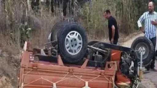 حادث انقلاب تروسيكل يُصيب 4 أشخاص بنزلة كوبري الجامعة الجديد بالدقهلية