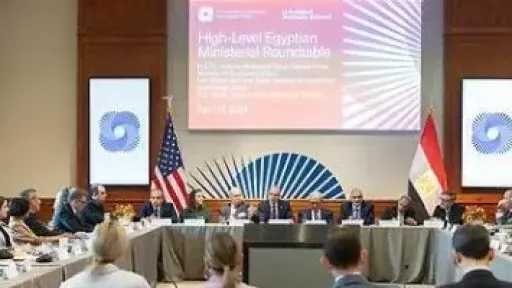 وزير الاستثمار والتجارة الخارجية يشارك في مائدة مستديرة بغرفة التجارة الأمريكية بواشنطن.. صور