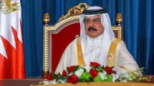 ملك البحرين: متمسكون بمواقفنا الداعية لحل الأزمات عبر الحلول السلمية