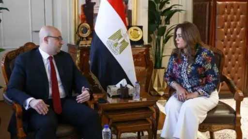 وزيرة االتنمية المحلية:تتابع مع محافظ الفيوم الموقف التنفيذي لإعادة التوازن البيئي ببحيرة قارون