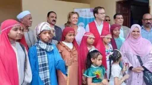 سفيرة الاتحاد الأوروبي تشيد بدور العمدة من خلال عرض أطفال قرية البصالى بأسوان