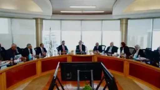 رئيس البورصة يترأس لجنة قيد 6 شركات إضافية ضمن برنامج الطروحات الحكومية