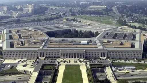 البنتاجون: وزير البحرية جون فيلان سيترك منصبه