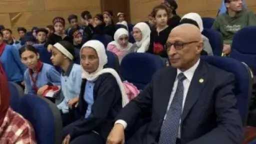 محافظ شمال سيناء يشارك الأطفال فرحتهم في الذكرى الـ44 لتحرير سيناء