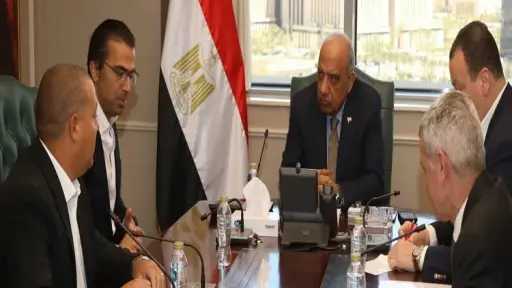 وزير الكهرباء يبحث مع تحالف ”حسن علام- إنفينيتي” مشروعات طاقة الشمس والرياح