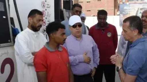 محافظ أسوان يفاجئ محطات الوقود