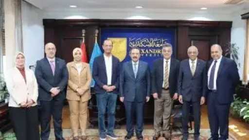 جامعة الإسكندرية تستضيف خبيرا أمريكيا فى جراحات قلب الأطفال بمستشفى سموحة