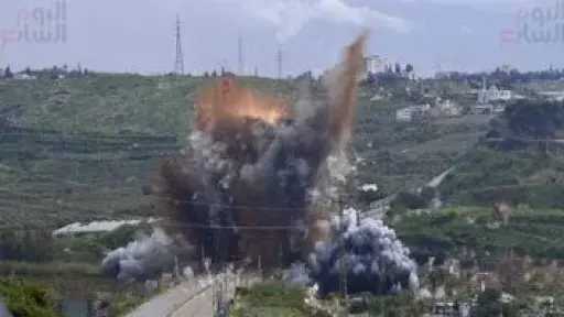 جيش الاحتلال يقصف مواقع لحزب الله شمال الخط الأصفر في لبنان