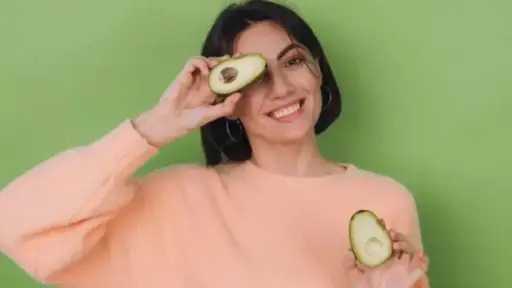 5 أقنعة لعلاج تجاعيد العينين