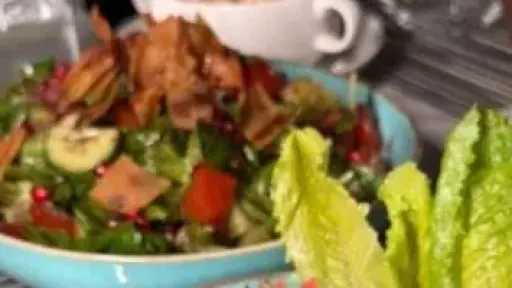 طريقة عمل سلطة التبولة.. طعم يفتح الشهية ويمنحك إحساسًا بالشبع