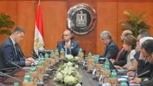 وزير الاستثمار يبحث مع سفير بيلاروسيا تعميق التصنيع المحلى وتطوير الشراكات الصناعية