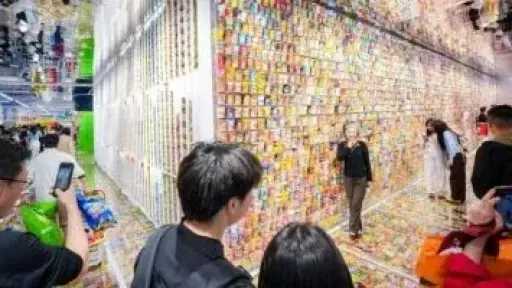 أكبر متجر وجبات خفيفة فى العالم يجمع 35 ألف منتج من 70 دولة