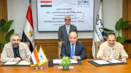 وليد جمال الدين يشهد توقيع عقد مع شركة تركية لصناعة الملابس بمنطقة القنطرة غرب