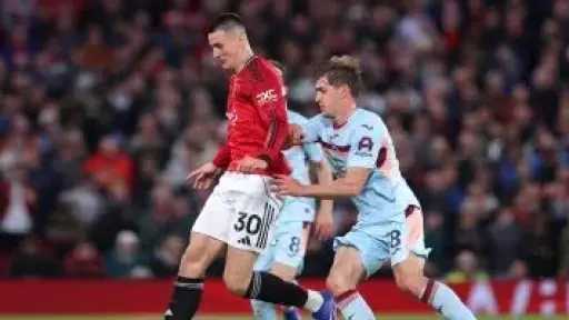 مانشستر يفوز بهدفين في الدوري الإنجليزي