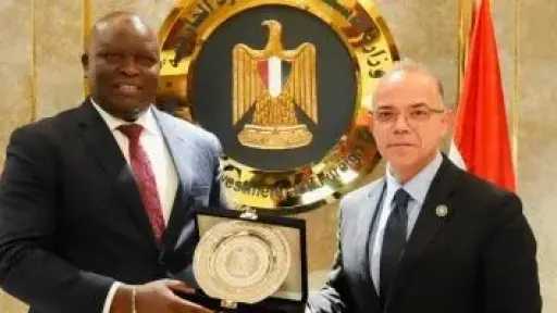 وزير الاستثمار يبحث مع نظيره بجنوب السودان تعزيز التعاون الاستثماري والتجاري