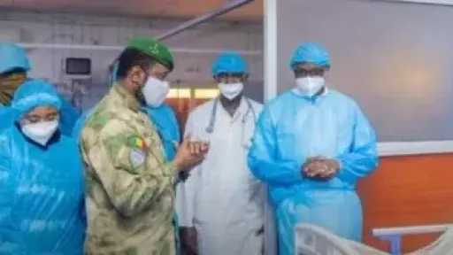 أول ظهور للحاكم العسكري في مالي بعد هجمات دامية.. ويؤكد: الوضع تحت السيطرة