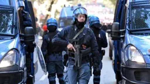 اعتقال شاب يهودي أطلق النار على متظاهري ”يوم التحرير” فى روما بعد رفعهم علم فلسطين