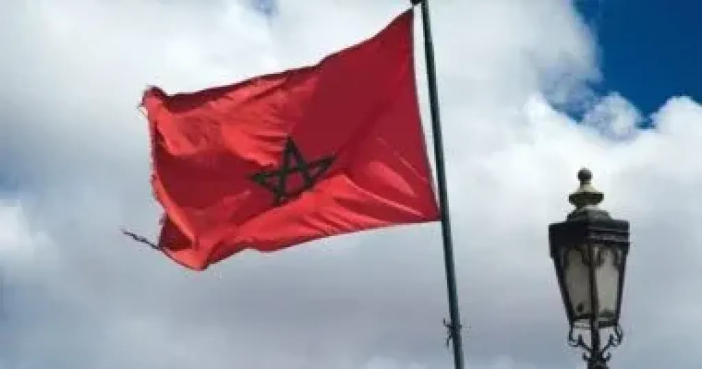 م
