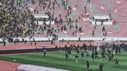 الجيش الملكي ضد الرجاء.. شغب جماهيري واشتباكات فى الكلاسيكو