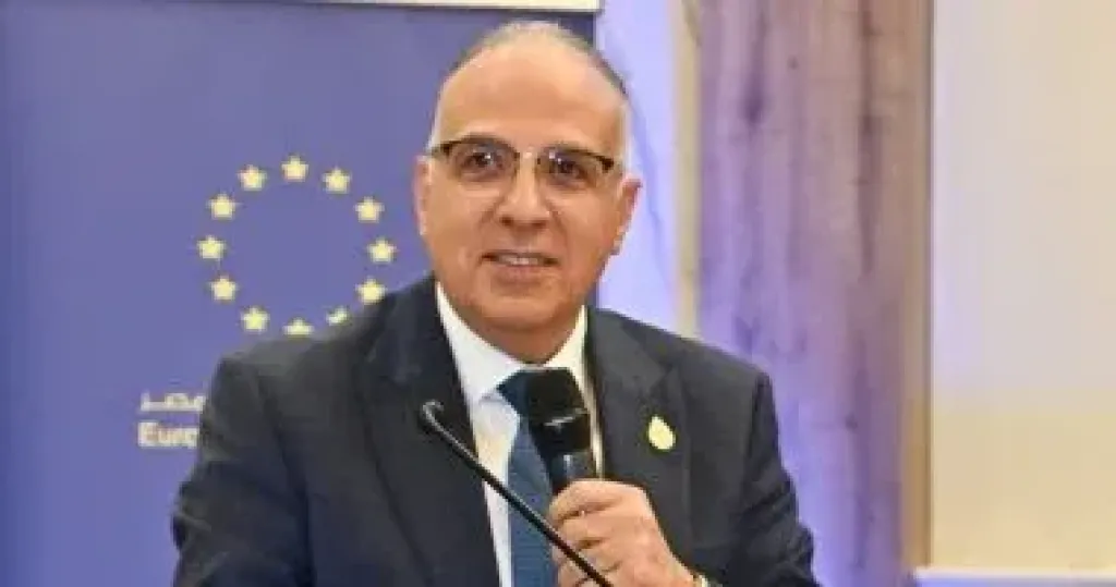 د