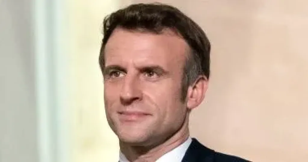 م