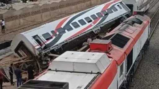 إصابة 3 أشخاص فى انقلاب عربة قطار روسى بأسوان