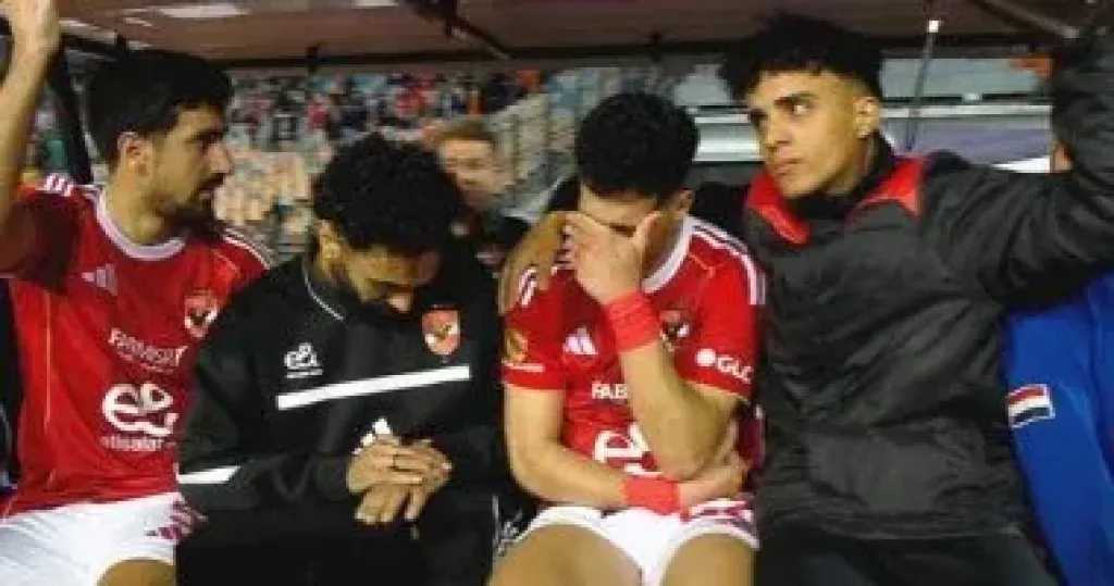 طبيب الأهلى: إمام عاشور تعرض لكدمة شديدة فى الركبة